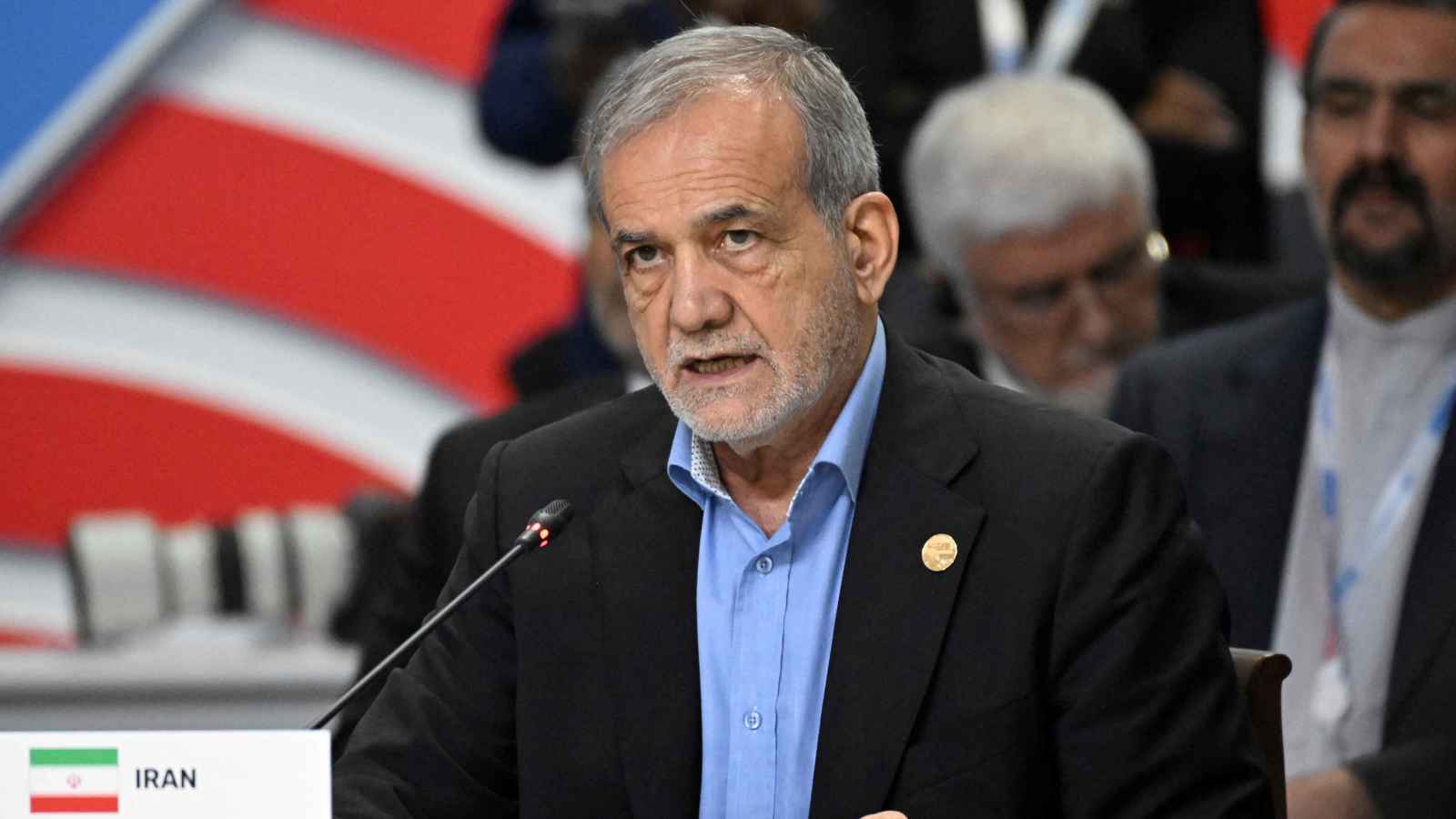 بزشكيان يتهم واشنطن وتل أبيب بـ"استغلال الصراع" في سوريا