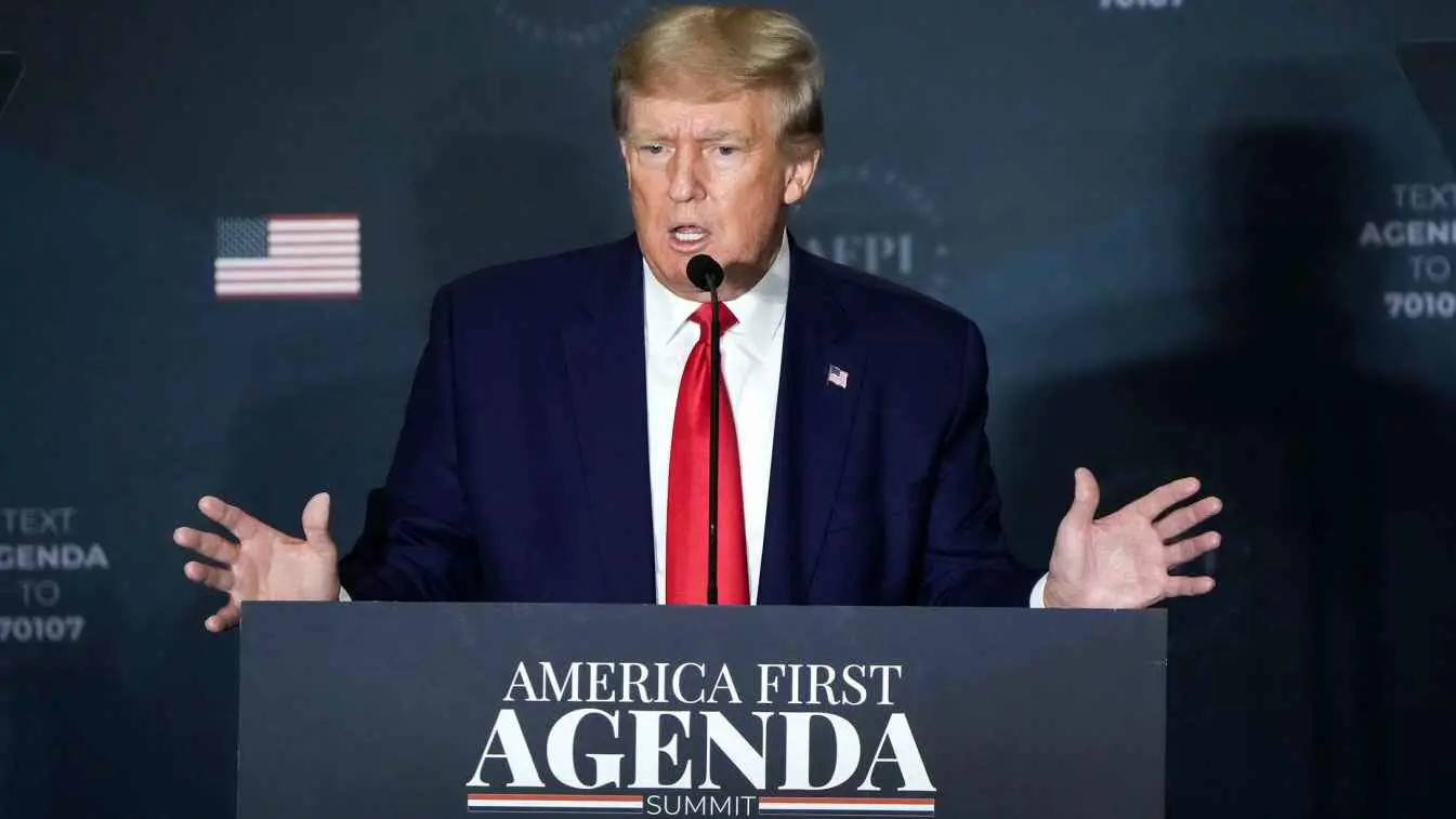 للنيل من ترامب.. تماثيل غريبة تنتشر بشوارع واشنطن (صور)