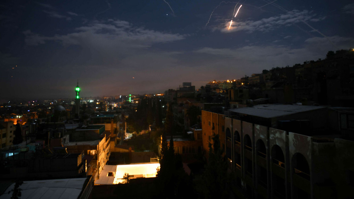 "المرصد": 9 قتلى وجرحى غير سوريين بالقصف الإسرائيلي على دمشق