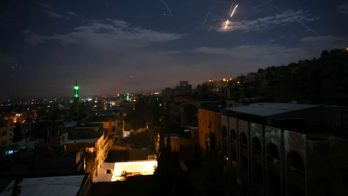 "المرصد": 9 قتلى وجرحى غير سوريين بالقصف الإسرائيلي على دمشق