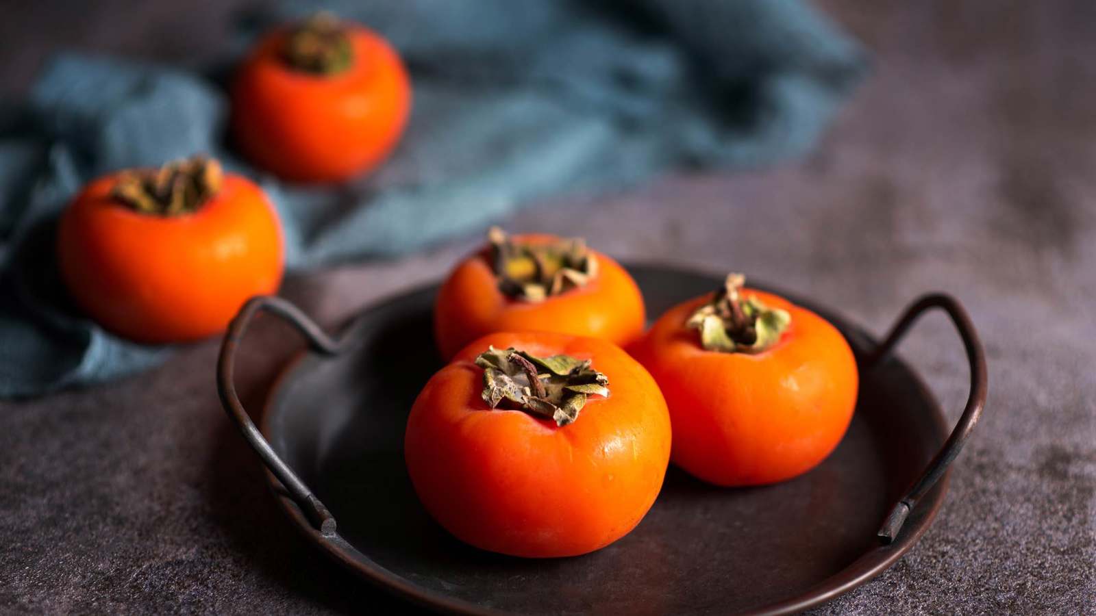 "البرسيمون".. سر طبيعي لتعزيز الكولاجين ومحاربة التجاعيد