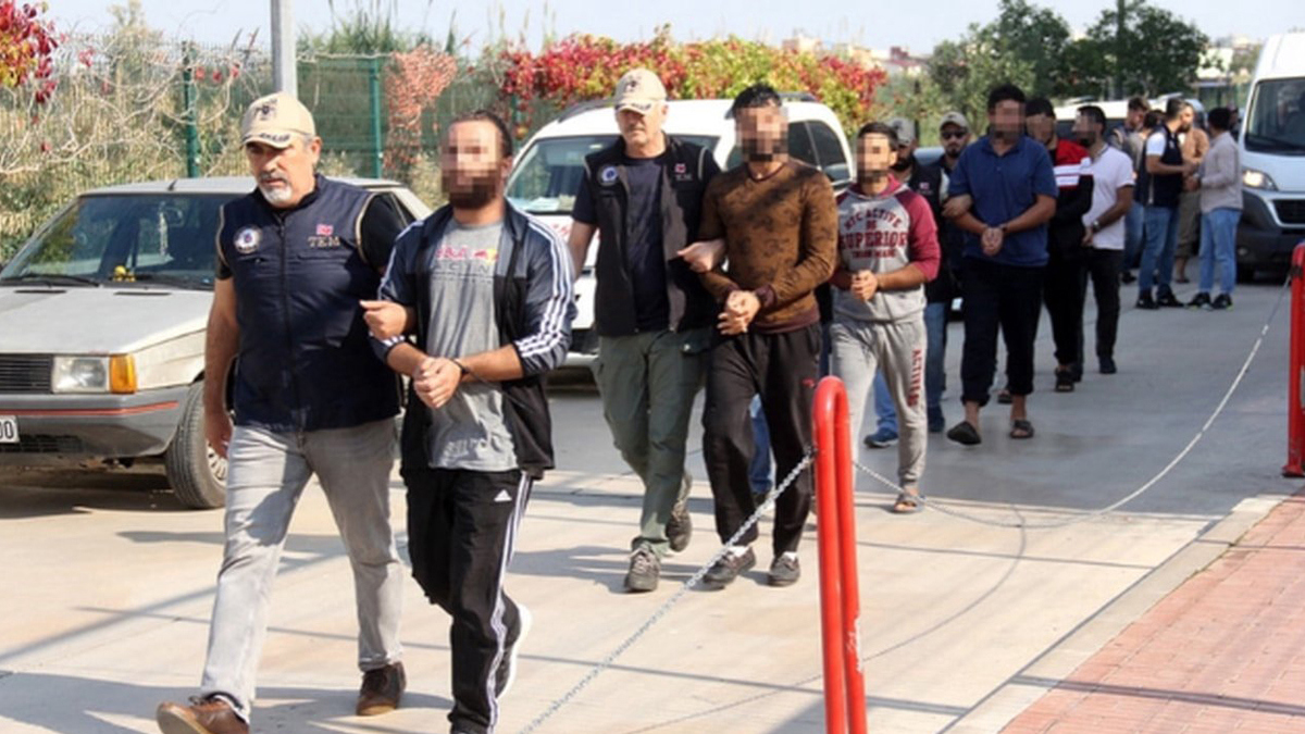 تركيا تستعدّ لترحيل 460 متهمًا بالانتماء لداعش إلى تونس