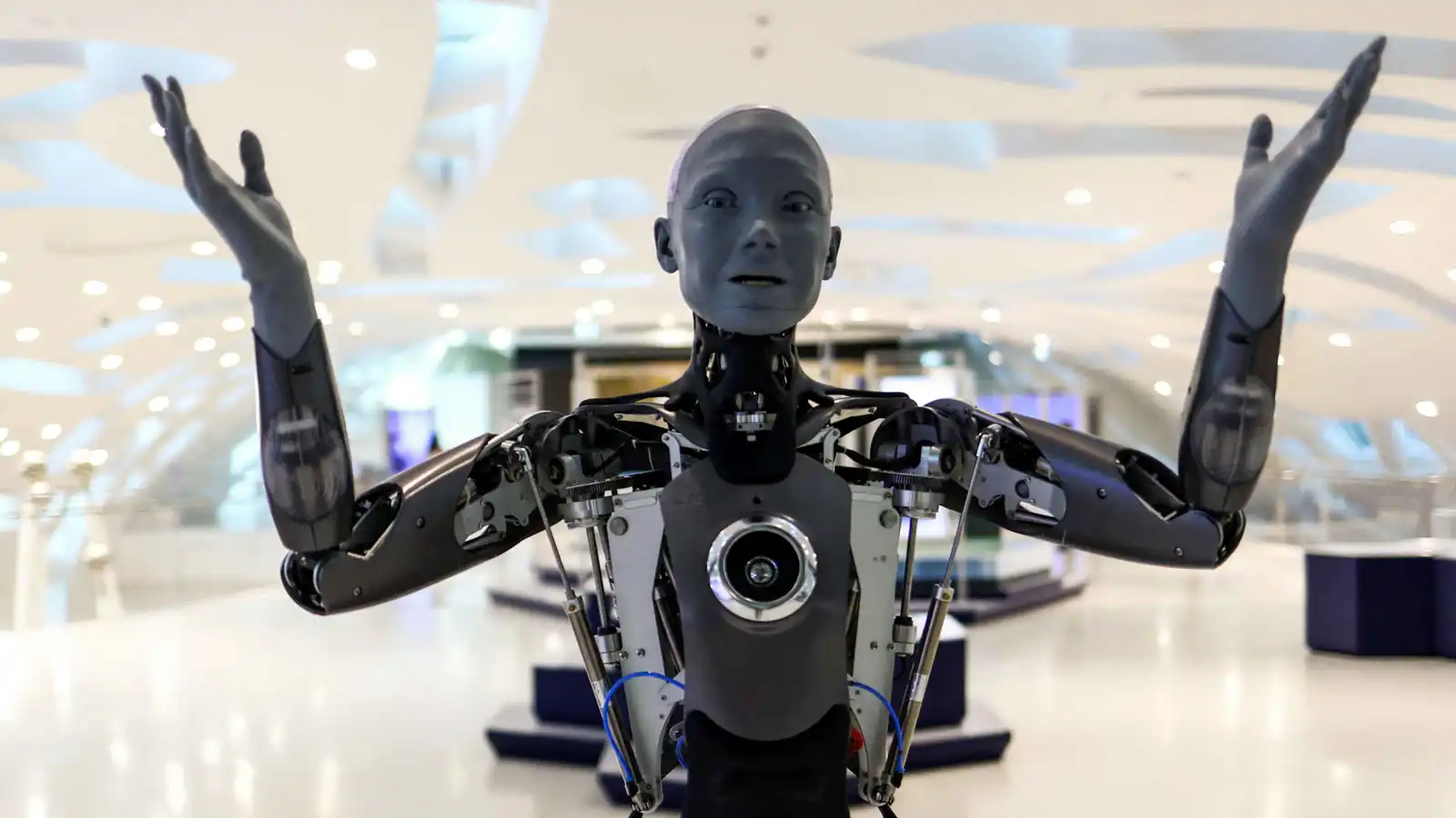 طفرة في الذكاء الاصطناعي.. روبوتات بشرية بمهام معقدة وتفاعل طبيعي