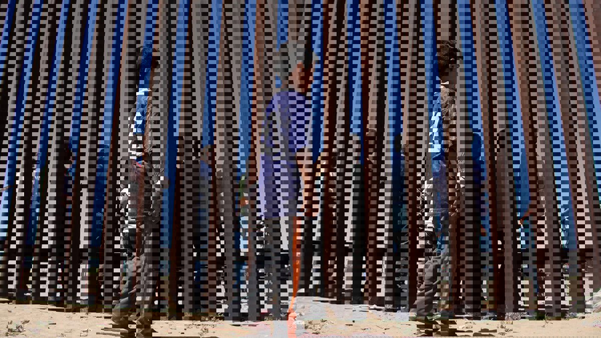 بايدن يواجه تحديات سياسية بسبب قانون الهجرة