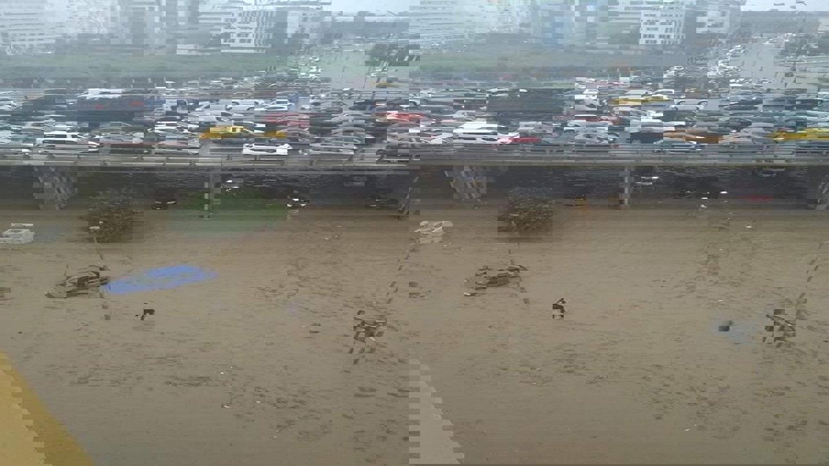 تونس العاصمة تستفيق على فيضانات عارمة (صور)