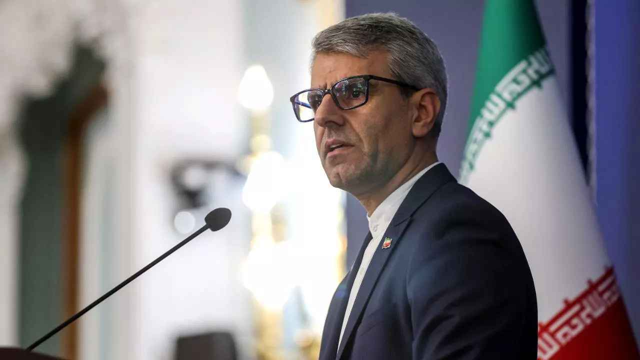 "بكل الوسائل الضرورية".. إيران تعلن استعدادها للدفاع عن نفسها