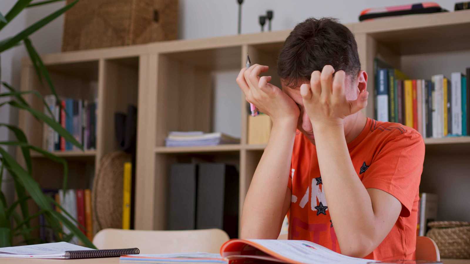 دراسة جينية تكشف مناطق جديدة مرتبطة بعسر القراءة