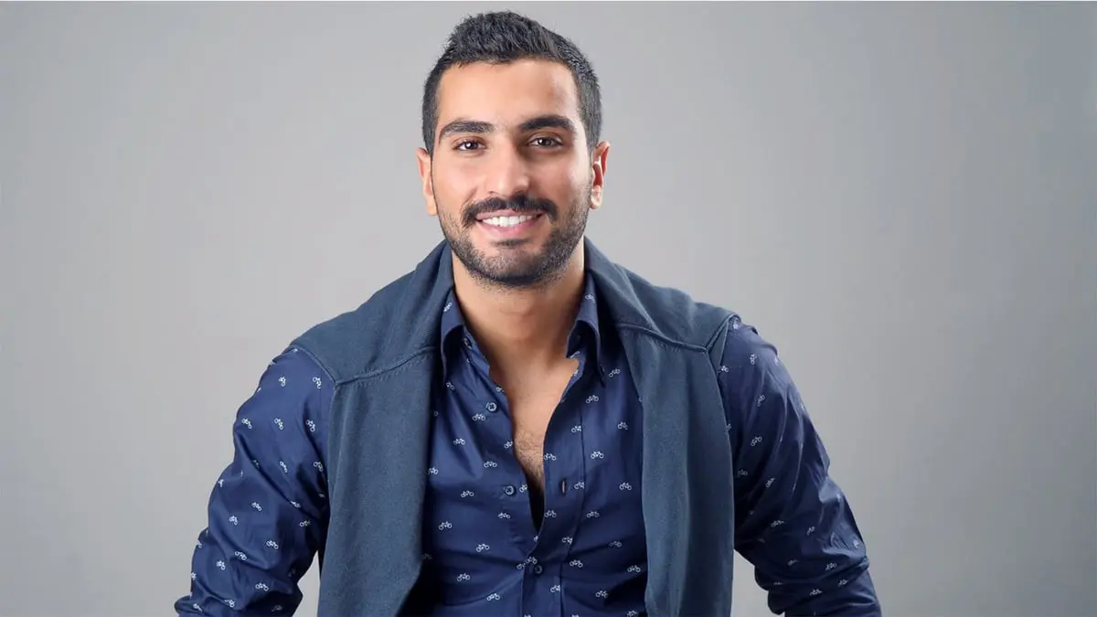 زوجة الفنان المصري محمد الشرنوبي تنفي تعرضه لحادث سير