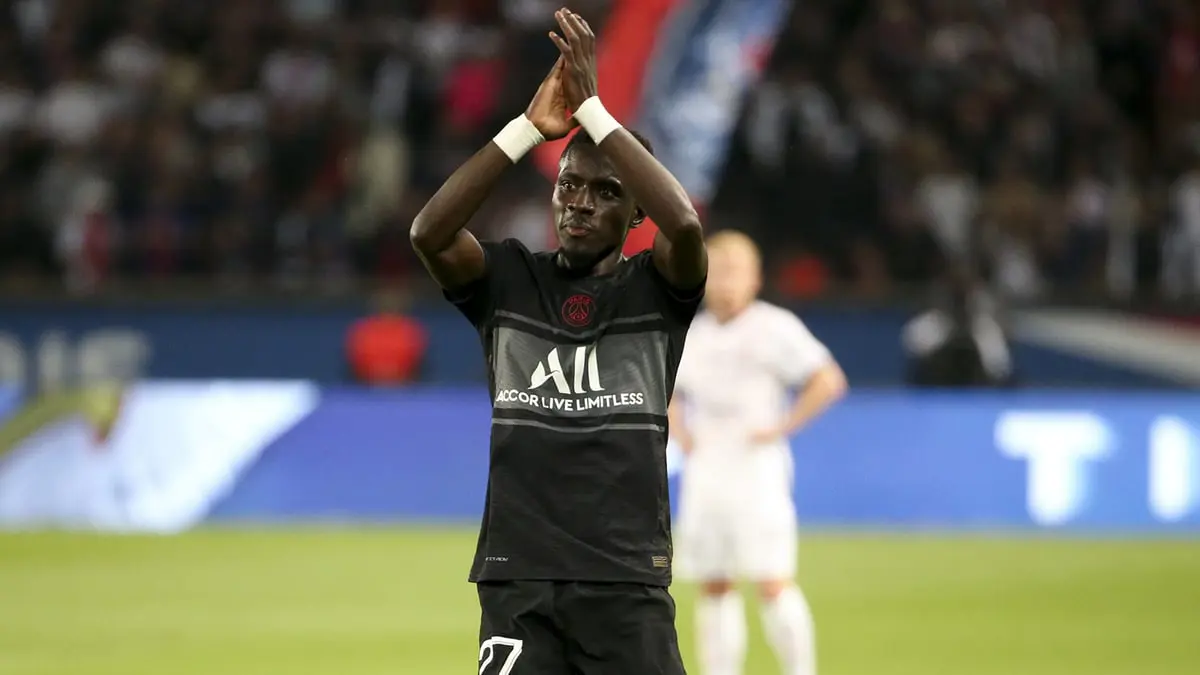 أندية سعودية تدعم إدريسا غانا لاعب باريس سان جيرمان