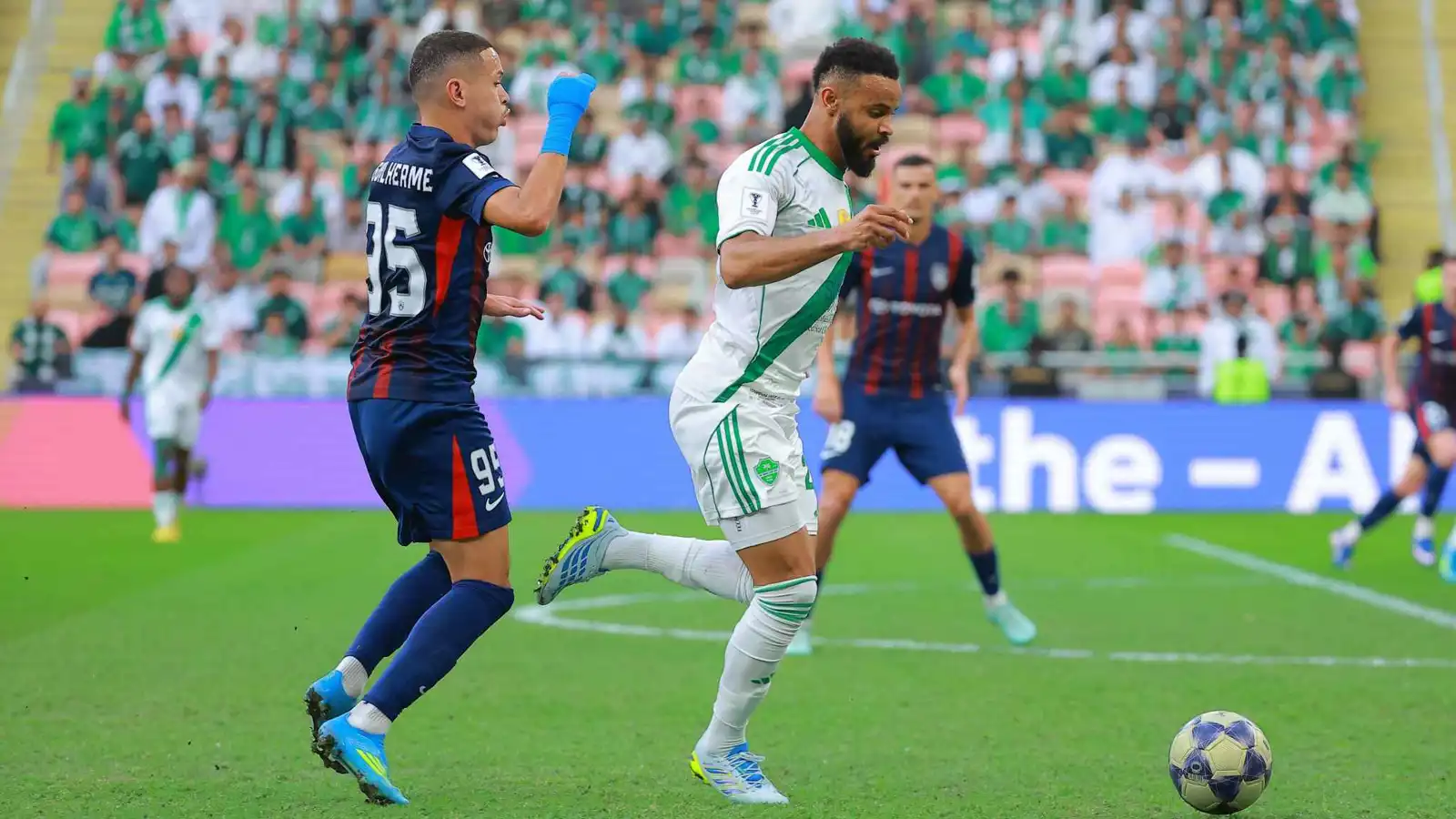 سجل في مرماه وطُرد.. تقييم كارثي لعلي مجرشي أمام جوهور (فيديو)