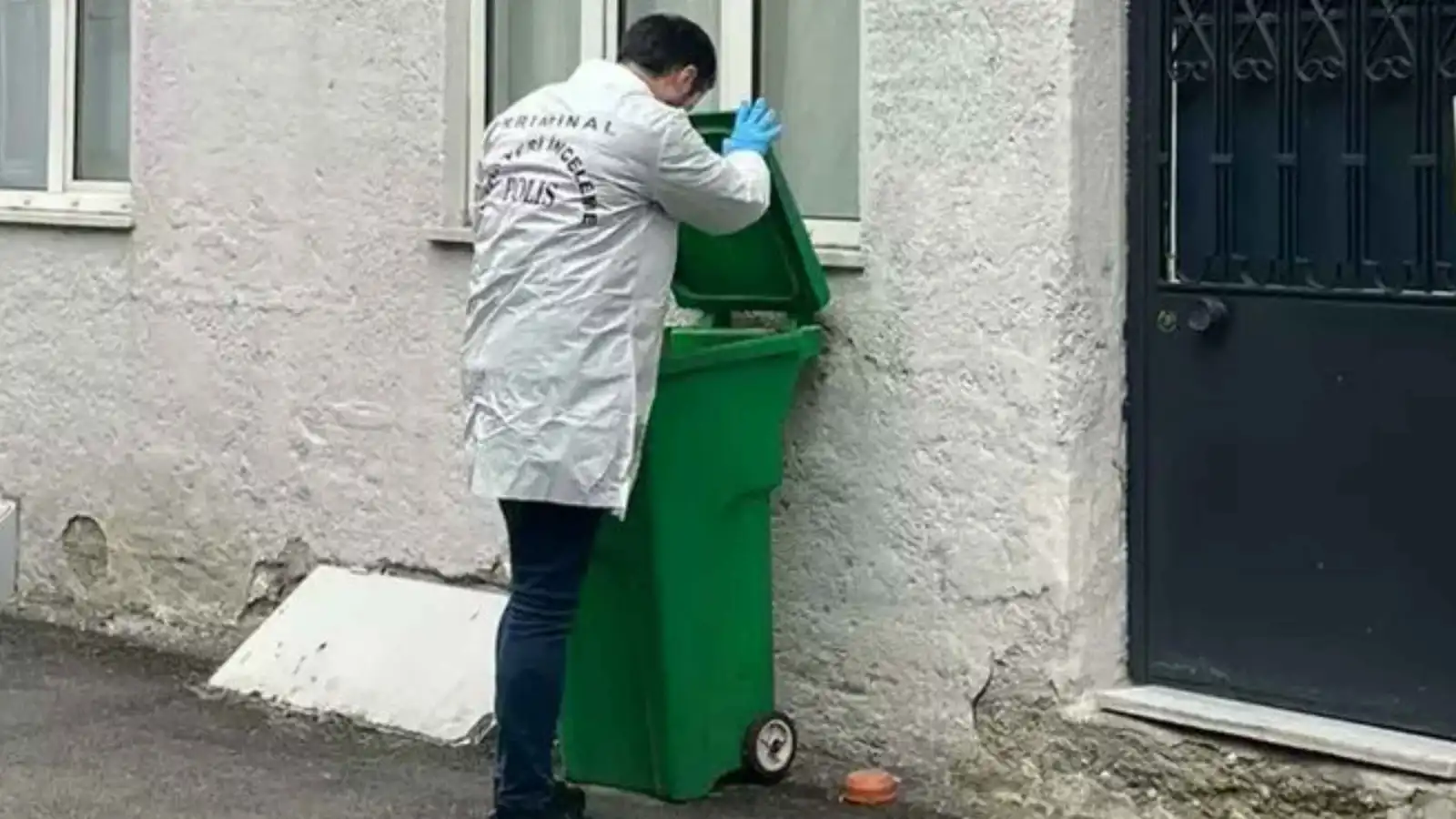 سبعينية تقتل زوجها وتقطّعه إلى 15 قطعة وتلقيه في القمامة (فيديو)