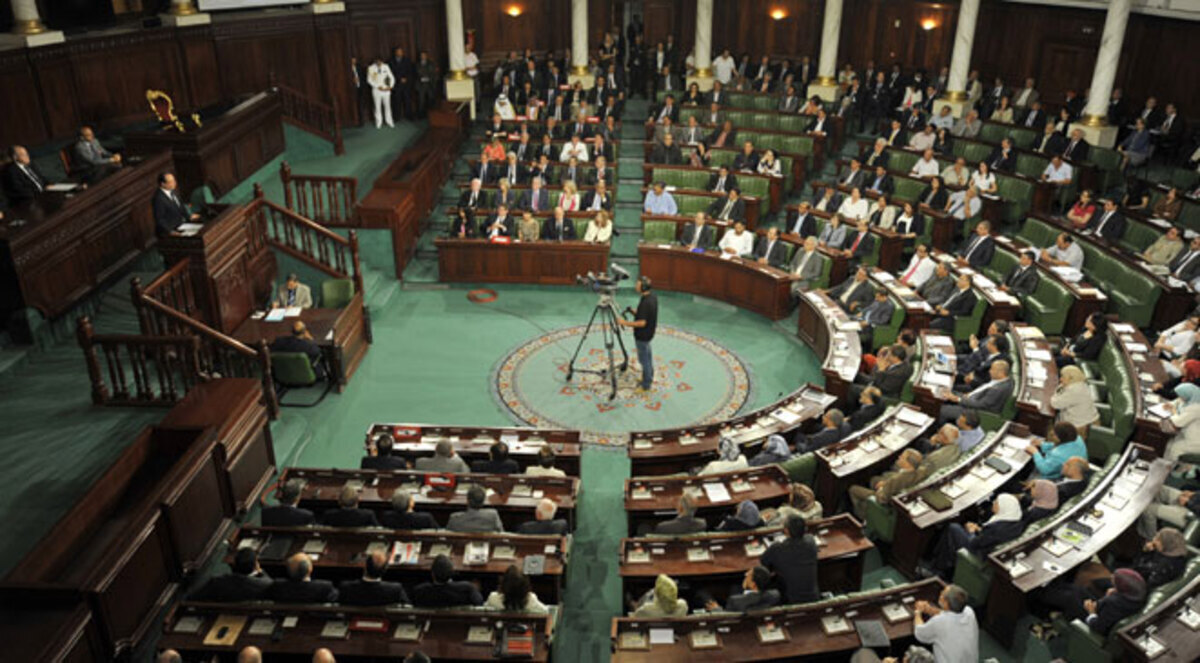 175 نائباً يصوتون بـ"نعم" لمسمى الدستور التونسي