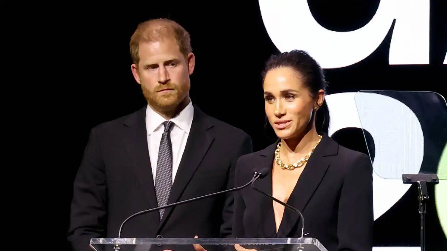 الأمير هاري وميغان يتراجعان بشأن ألقاب أطفالهما الملكية