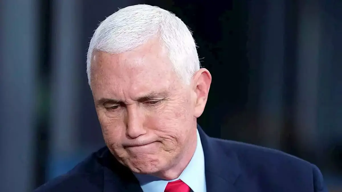 مكتب التحقيقات الفيدرالي يفتش منزل مايك بنس 
