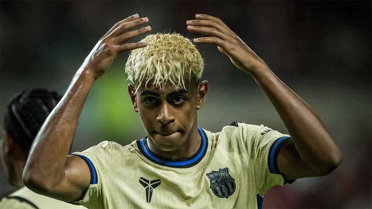 رد فعل هانزي فليك على احتفال لامين يامال بـ"التاج"