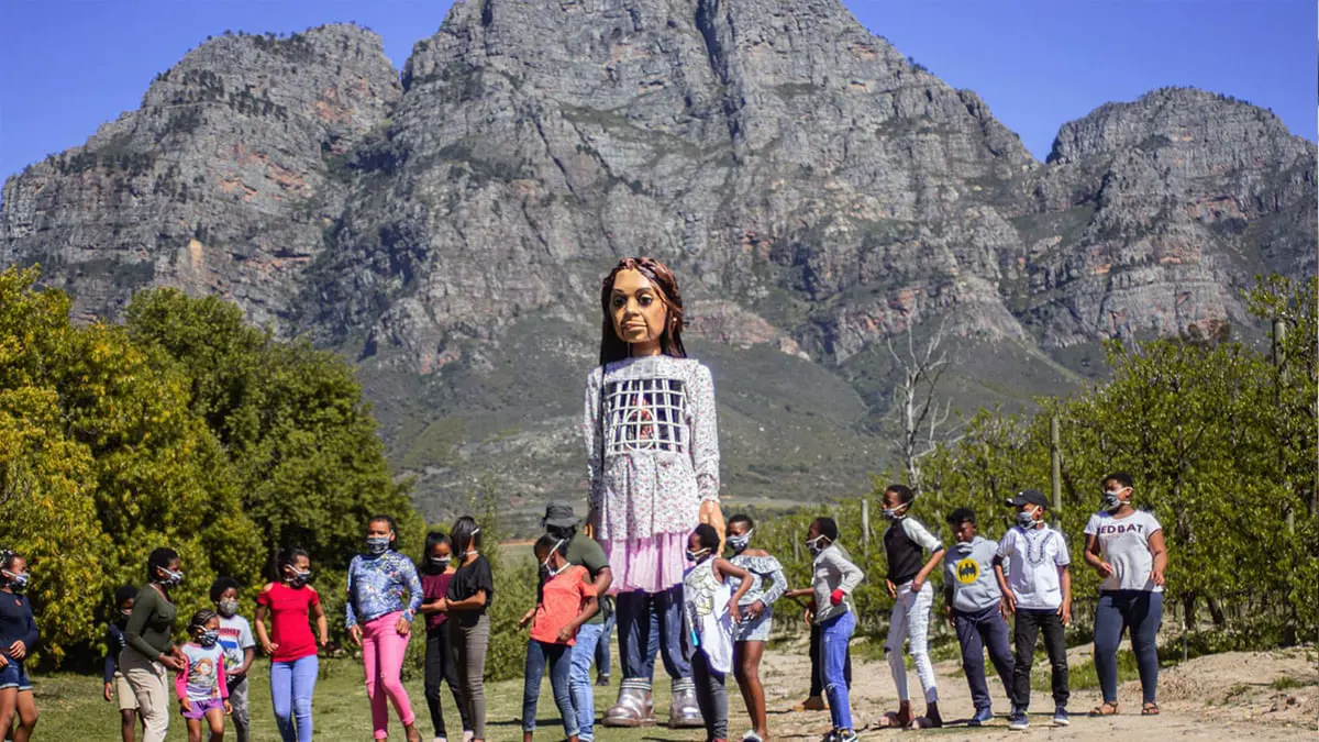 الدمية "أمل" تطمح لمستقبل أفضل في قمة المناخ بغلاسكو