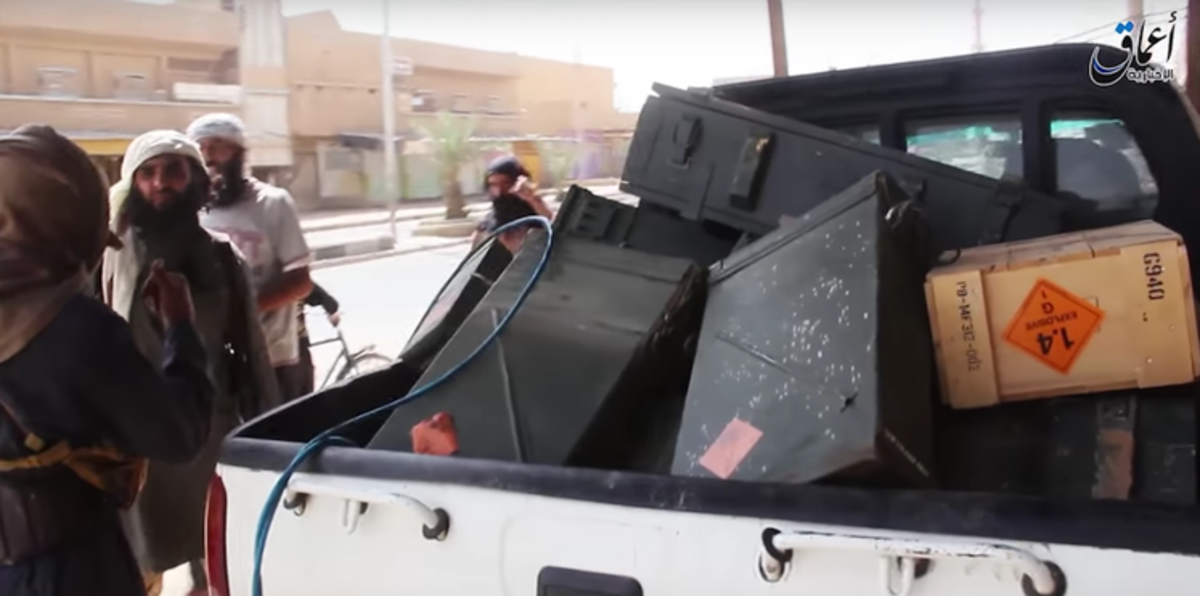 تنظيم داعش يضع يده على مزيدٍ من الأسلحة الأمريكية