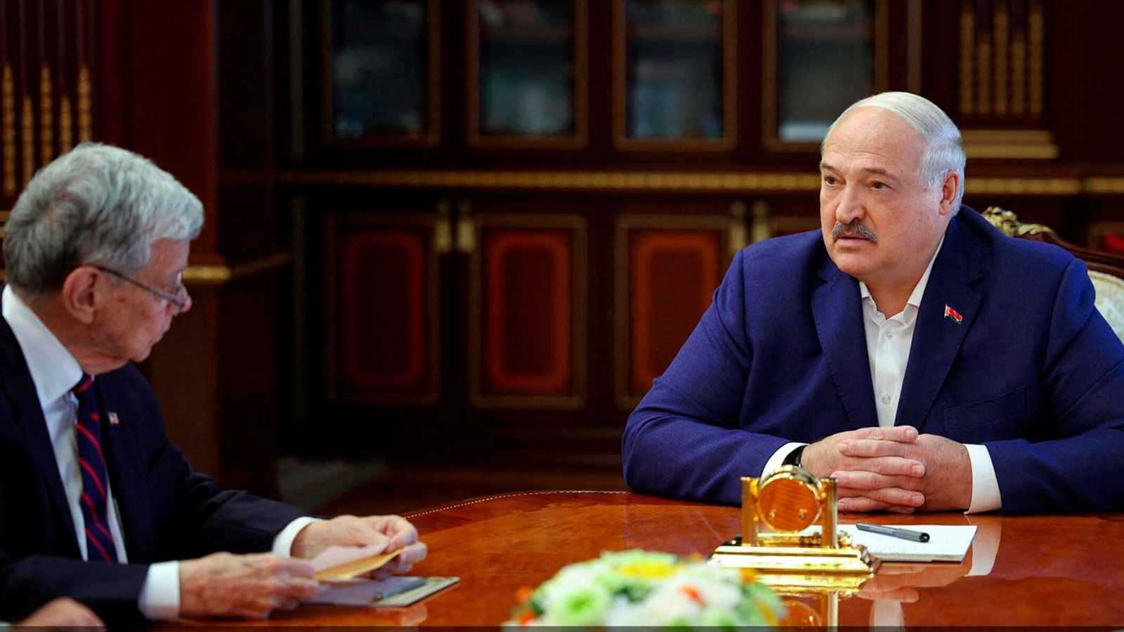 أربكت ليتوانيا.. بيلاروسيا تحسم أمر "مناطيد السجائر"