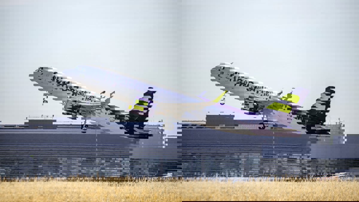 تسيير أول رحلة طيران سعودية بطاقم نسائي