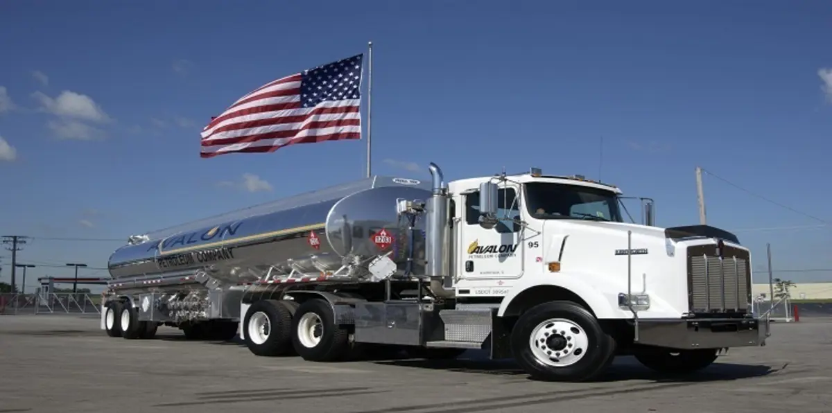 هبوط حادٌّ في مخزونات النفط الخام الأمريكية