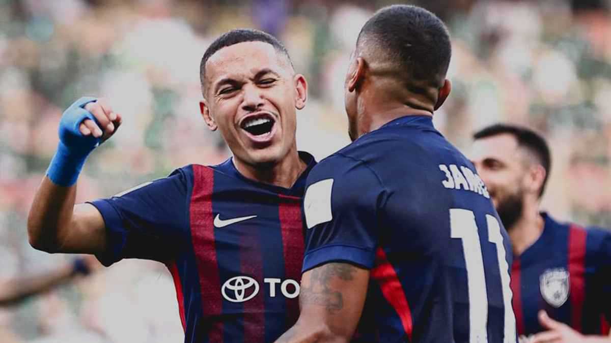 خطأ فادح.. خبير تحكيمي يحسم الجدل بشأن هدف جوهور في الأهلي السعودي 