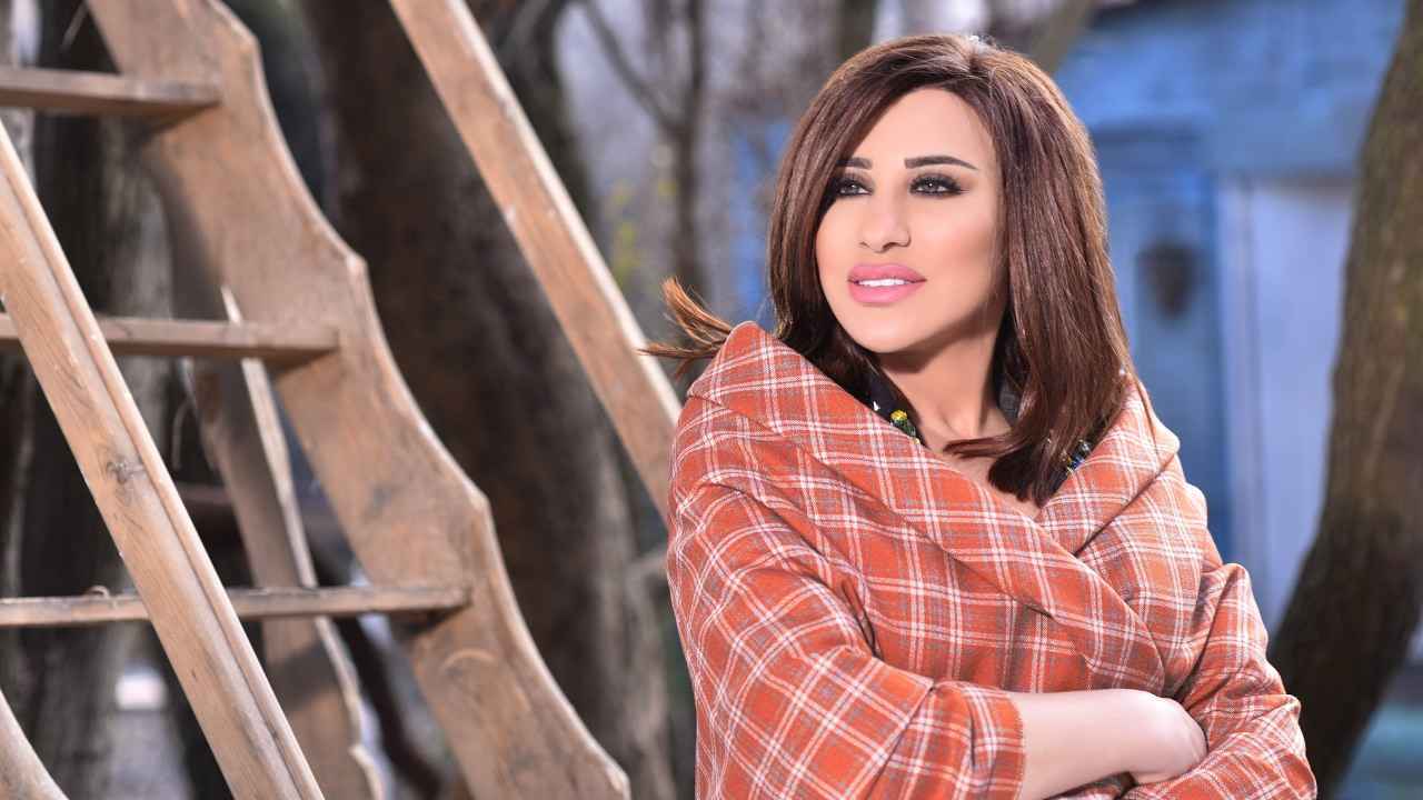 نجوى كرم تروي قصتها مع طبق البامية (فيديو)