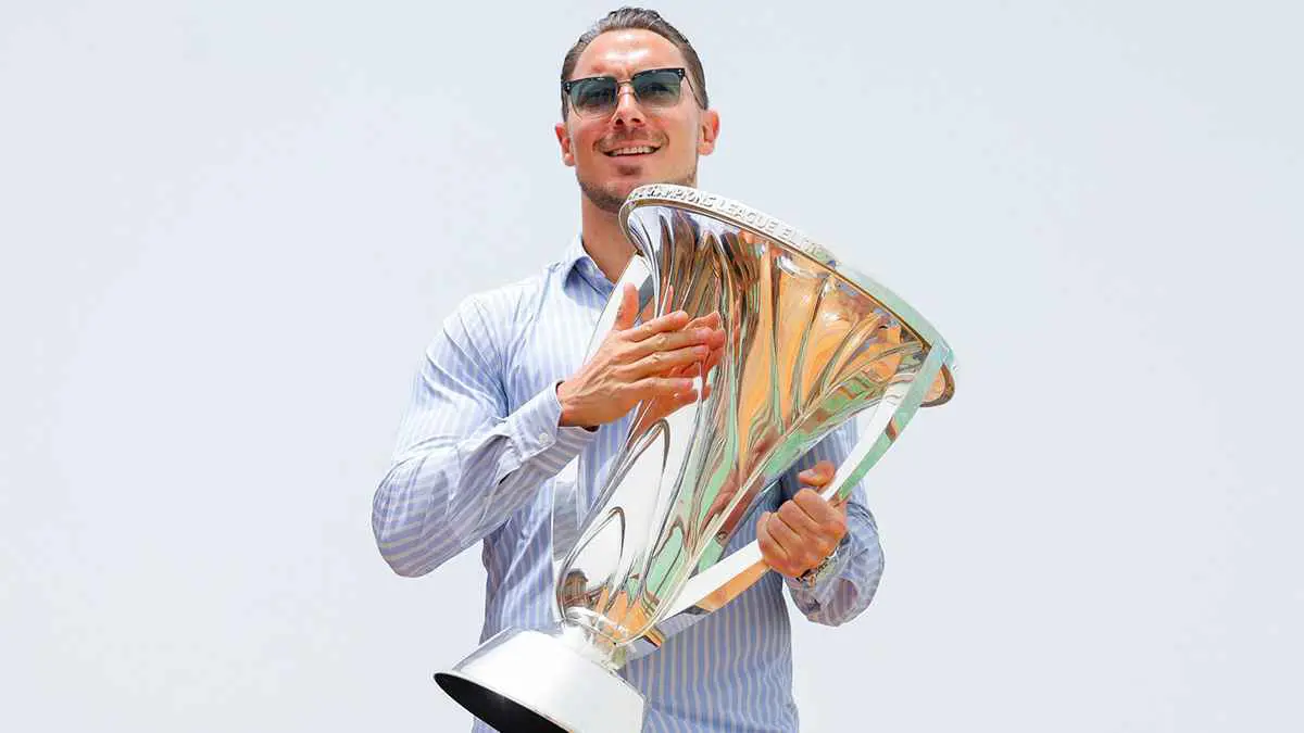 رسمياً.. الأهلي السعودي يجدد عقد ماتياس يايسله