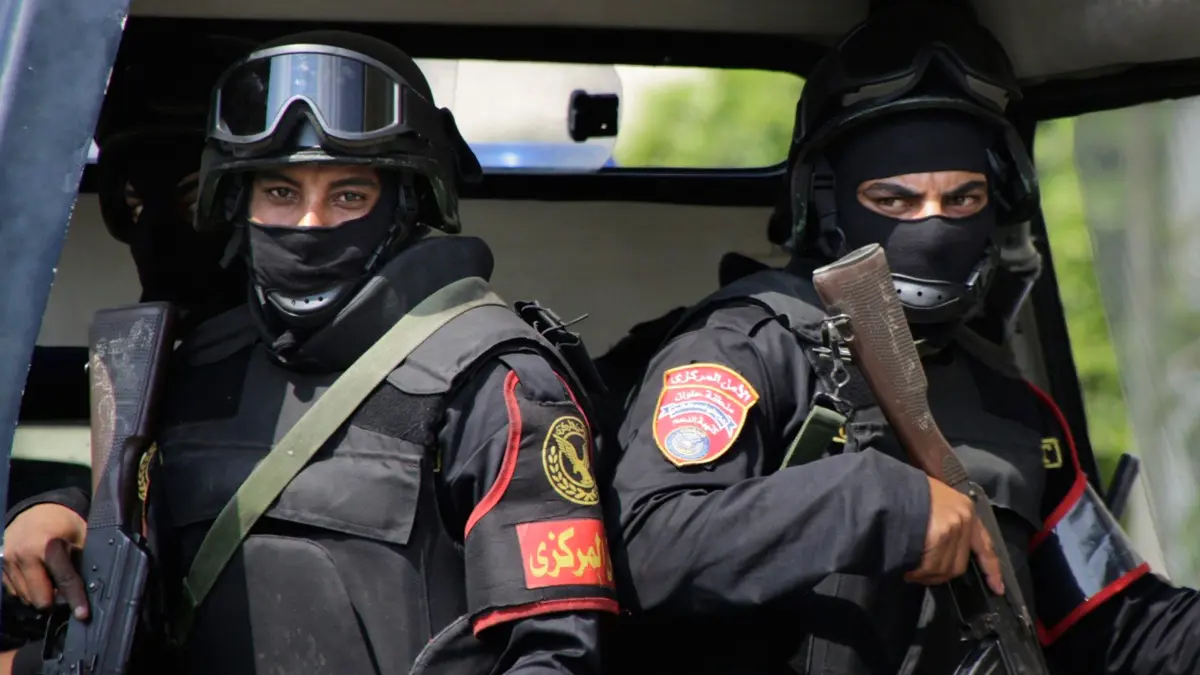 مصر.. مدمن مخدرات يقتل زوجته أمام طفليها ويبلغ أسرة الضحية بجريمته