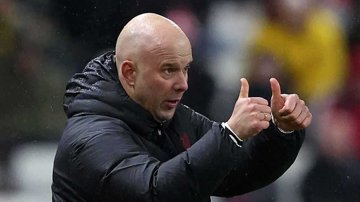 خارق.. سلوت يتغنى بأحدث إنجازات محمد صلاح 