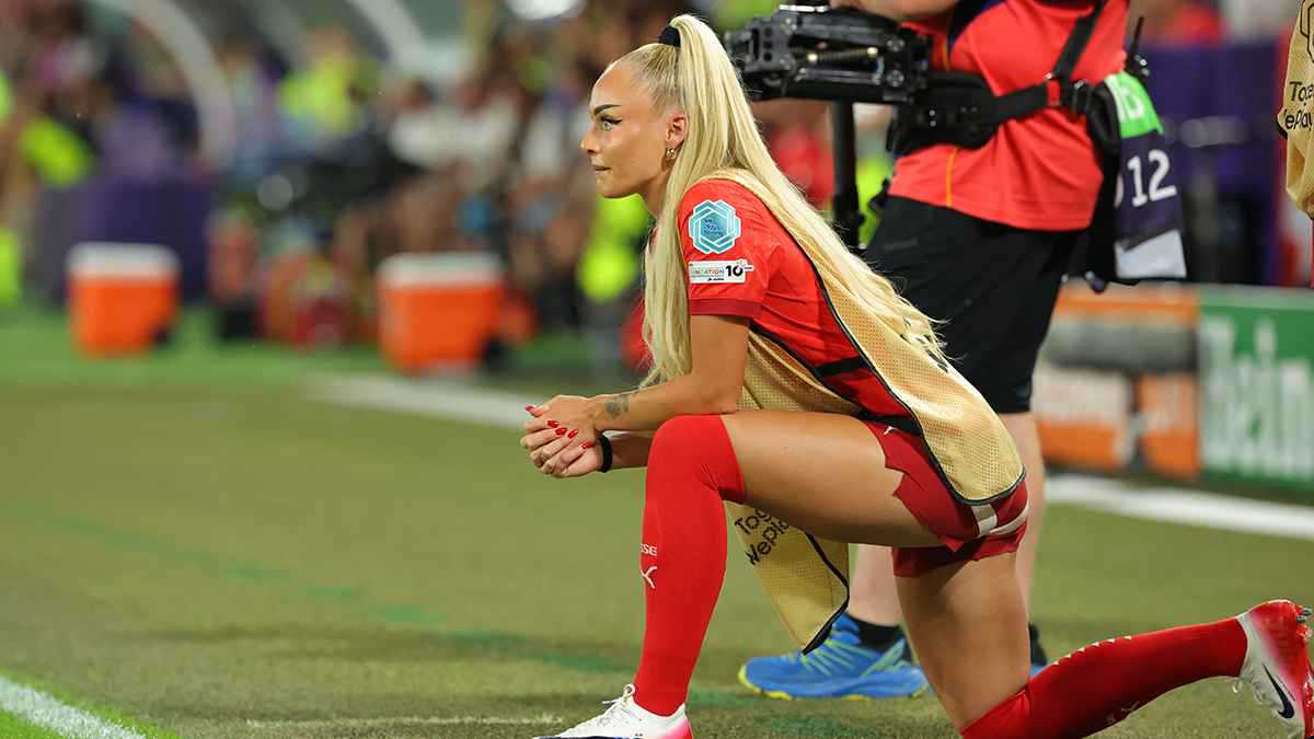 لماذا عيّن منتخب سويسرا حارسا شخصيا لأليشا ليمان؟