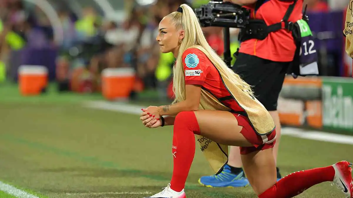 لماذا عيّن منتخب سويسرا حارسا شخصيا لأليشا ليمان؟