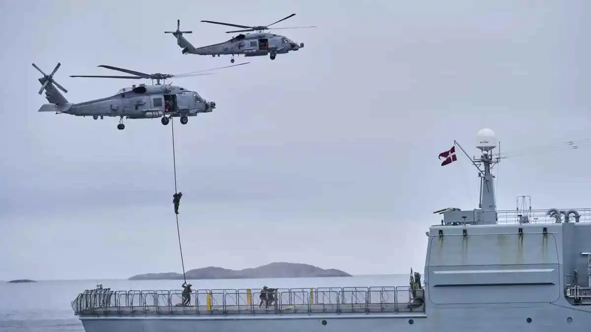 فرنسا تطلب إجراء مناورات للناتو في غرينلاند