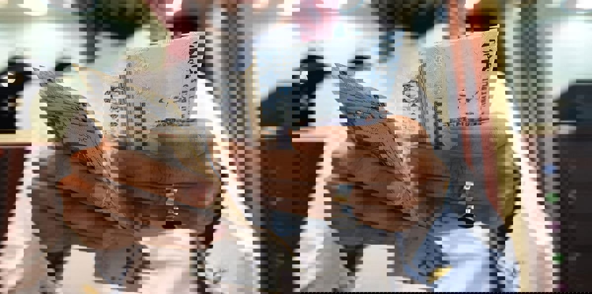 أسعار "الدخان" والمشروبات الغازية الجديدة.. هل تدفع السعوديين إلى تغيير عاداتهم الشرائية؟