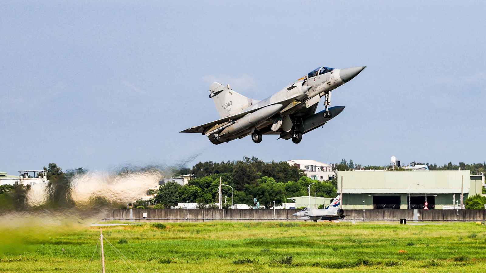 لضرب العمق الروسي.. أوكرانيا تتسلم مقاتلات ميراج 2000 الفرنسية