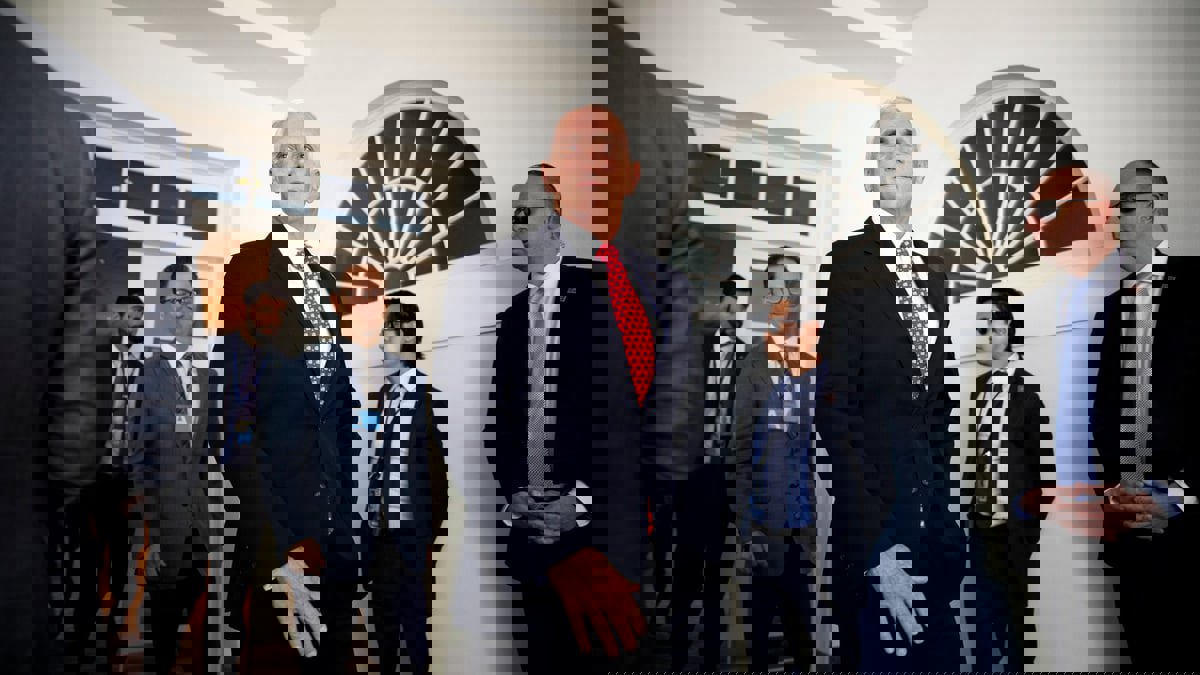 بعد ترامب وبايدن.. مكتب التحقيقات الاتحادي سيفتش منزل بنس
