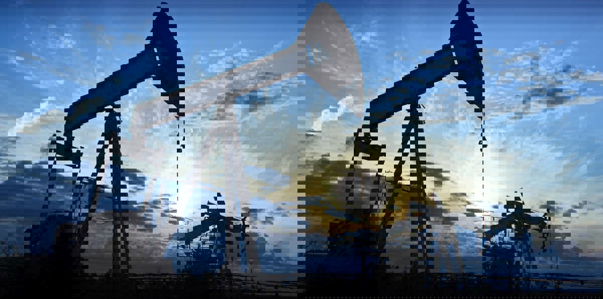 استقرار النفط في سوق هابطة مع ارتفاع الإمدادات وضعف آفاق الطلب‎