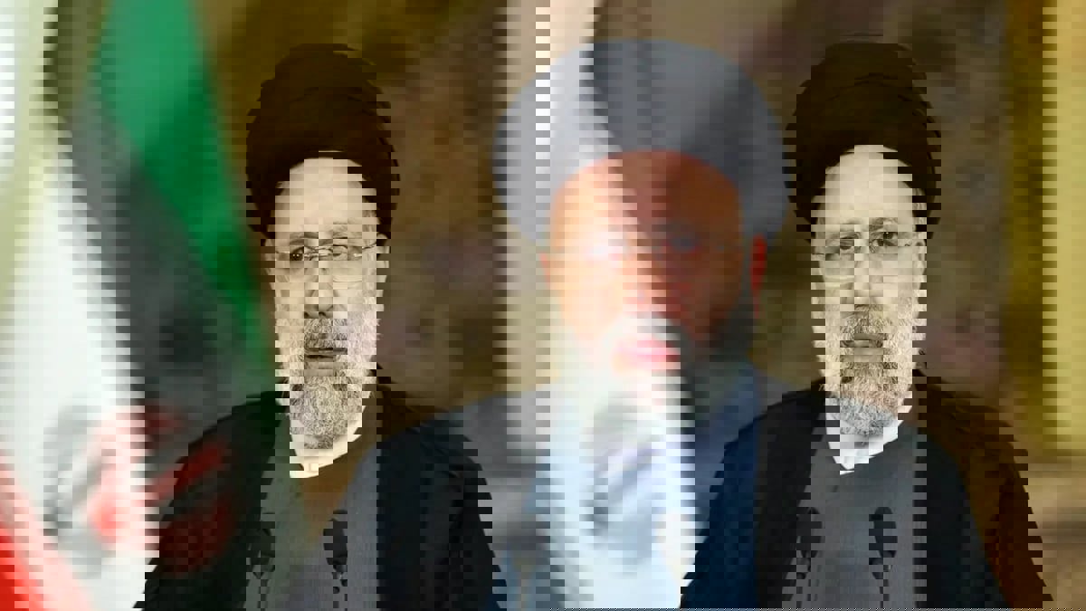 فيديو من منطقة حادث طائرة رئيسي يظهر صعوبة مهمة فرق الإنقاذ