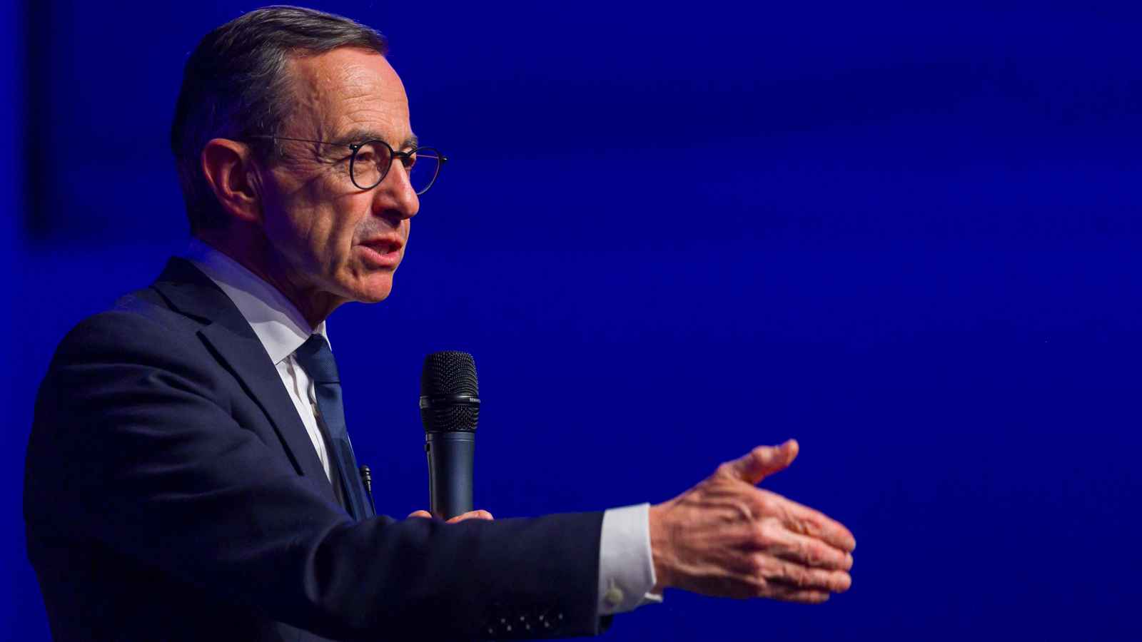 فرنسا.. وزير الداخلية يقاضي نائبة اتهمت الشرطة بالعنصرية