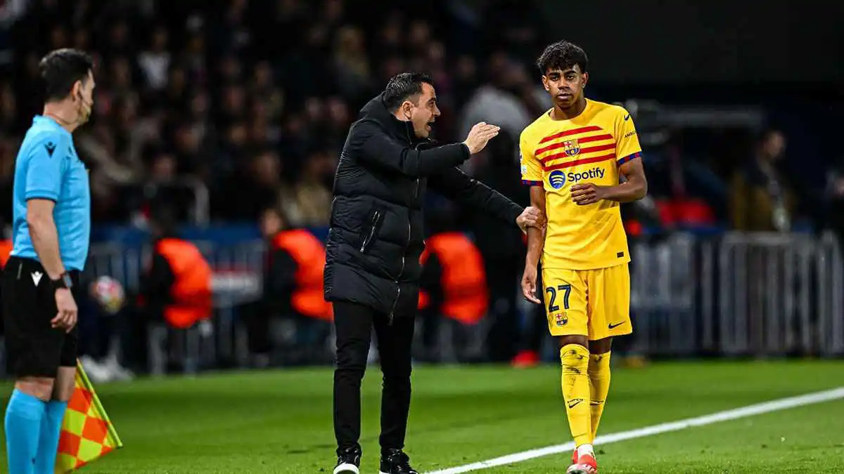 مرشح طبيعي للكرة الذهبية.. تشافي يتحدث عن لحظة اكتشافه موهبة لامين يامال