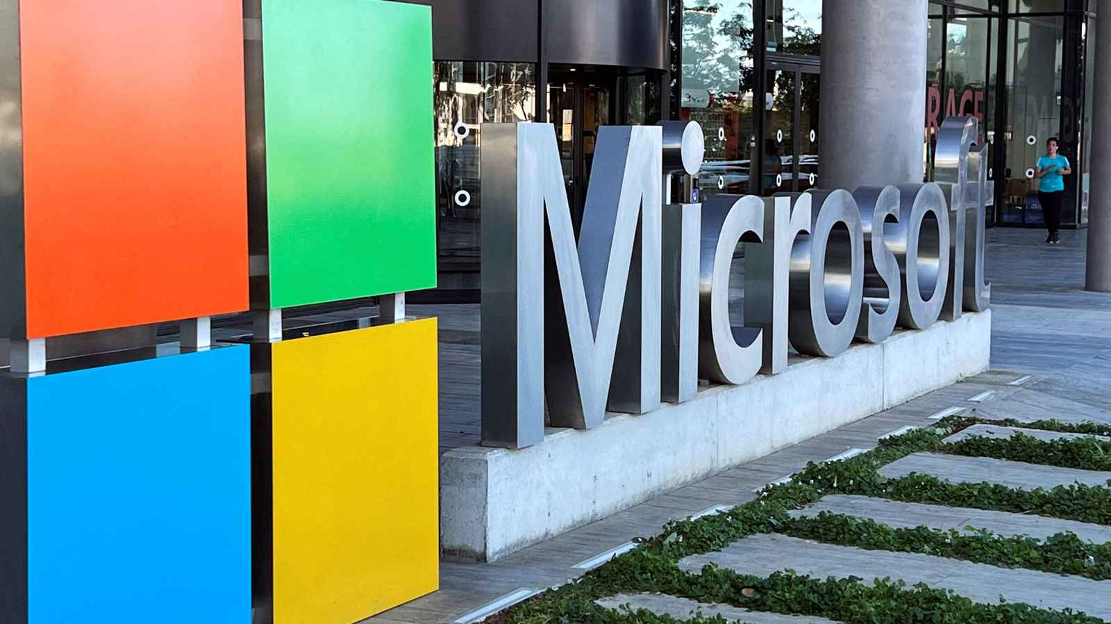 "خط دفاع" أول ضد الهجمات الإلكترونية من مايكروسوفت