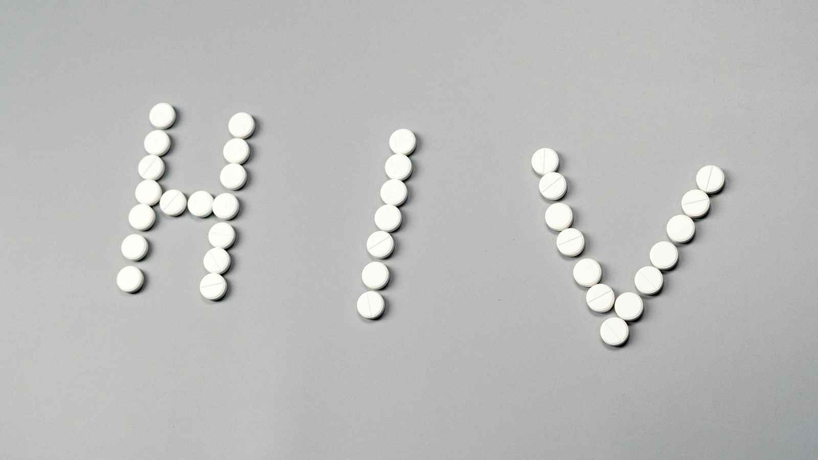 جريمة "صادمة".. توجيه تهمة القتل العمد لزوج نقل الإيدز لزوجته