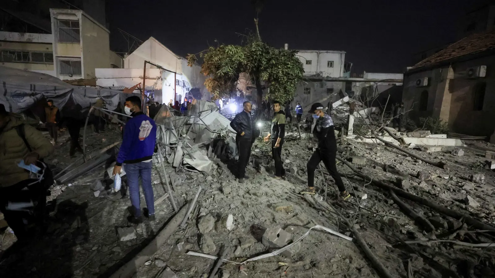 خاص- مدير "مستشفى المعمداني" في غزة يكشف خطورة قصف المنظومة الطبية