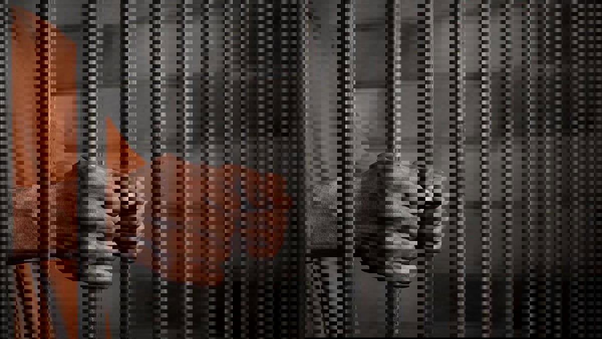 وفاة إيراني "فرحا" بعد العفو عنه من حكم الإعدام