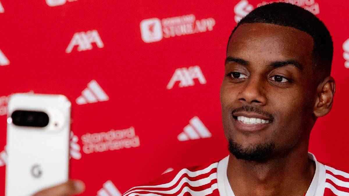 كريستيانو رونالدو تدخل لإقناعه.. لماذا رفض إيزاك الانتقال إلى ريال مدريد؟