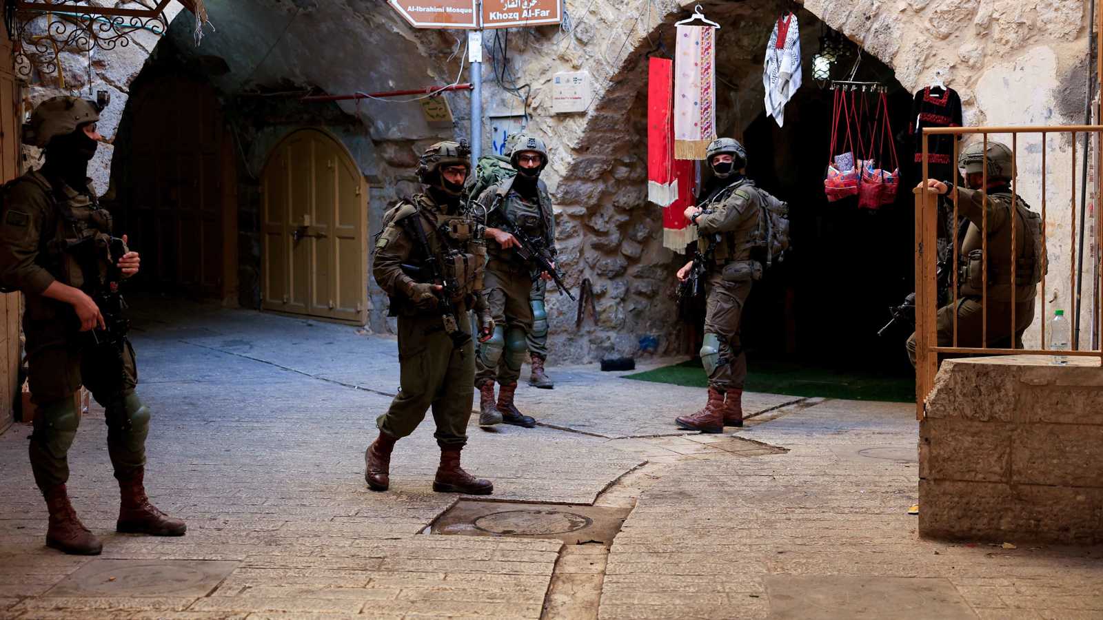 "عربات جدعون 2".. سوق سوداء للسترات التكتيكية تزدهر في إسرائيل