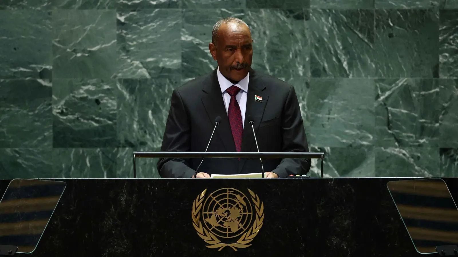 خبراء: العقوبات الأمريكية ستؤدي إلى عزل البرهان دولياً