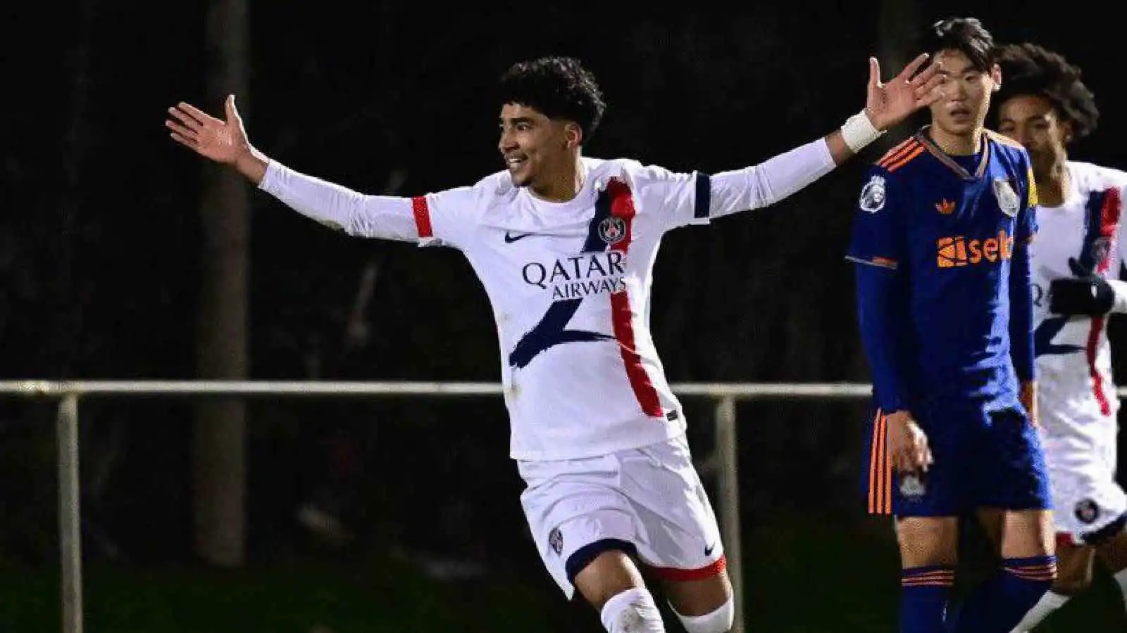 باريس سان جيرمان يتخذ قراراً حاسماً بشأن التونسي خليل العياري