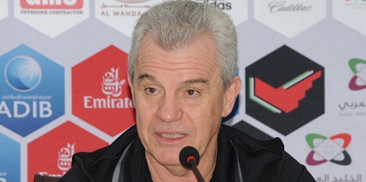 مدرب الوحدة الإماراتي يقذف الكاميرات (فيديو)