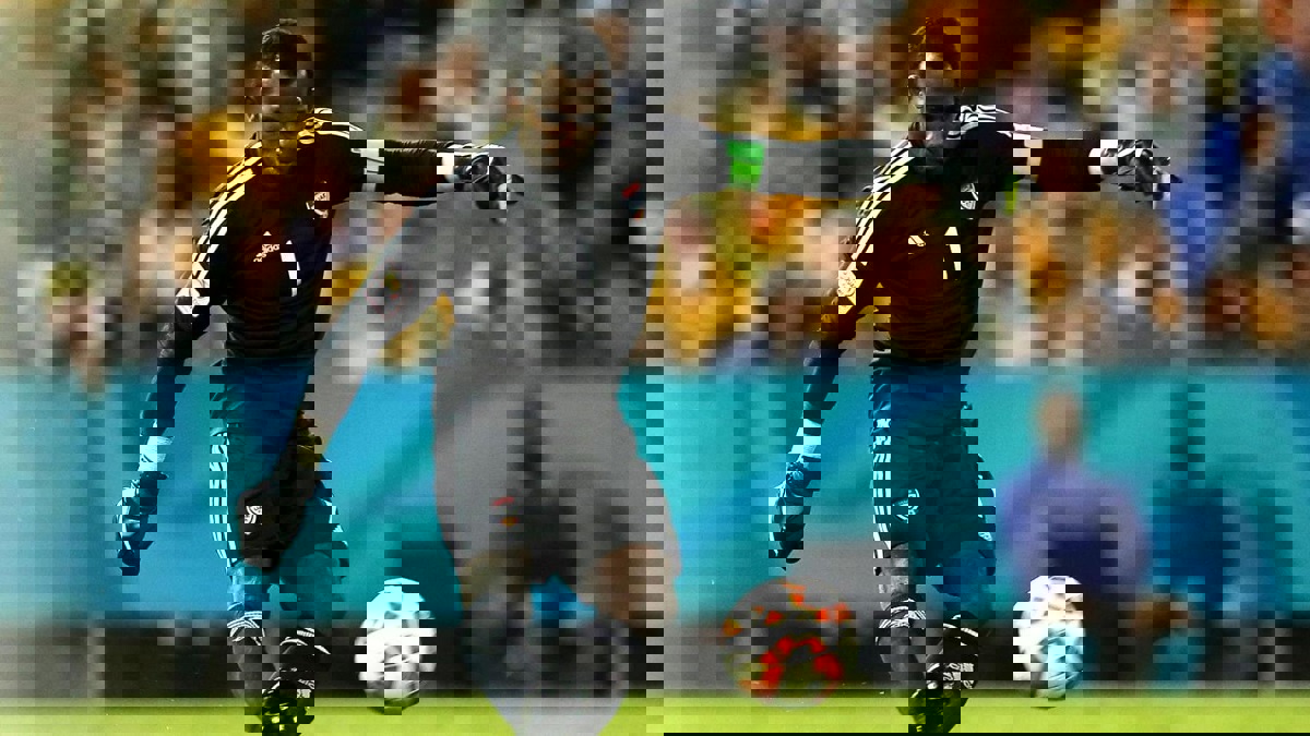 مباراة الوحدة وشباب الأهلي دبي.. ماجد ناصر يُجبر الحكم على عدم لعب ركلة جزاء (فيديو)