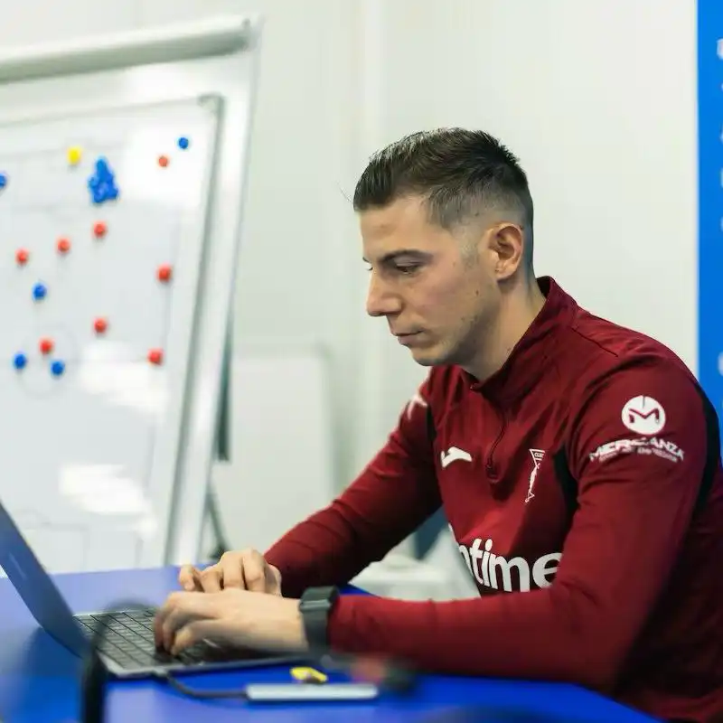 المدرب الإسباني خيسوس رويدا